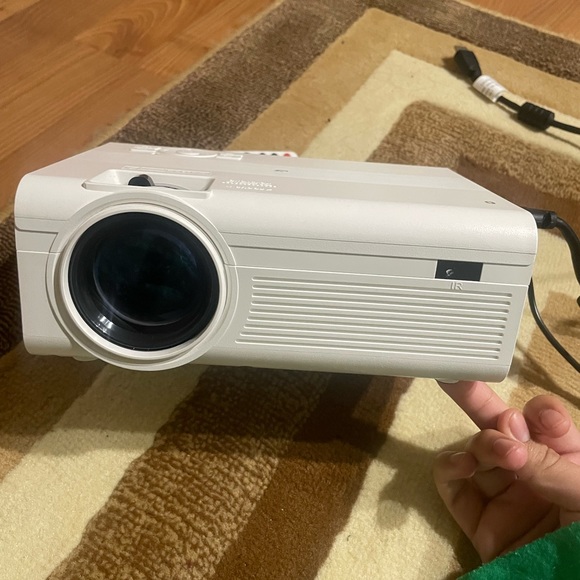 Projector - Picture 3 of 4